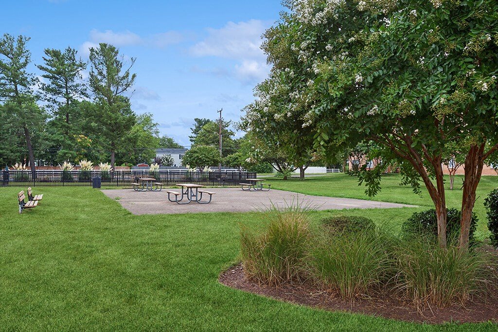 Picnic benches at Leesburg Apartments in Leesburg VA